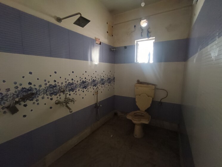 Attached Bathroom, kolkatta gpo 6+ Bedroom 3500 Sq.Ft. Apartment In Kolkatta Gpo Kolkata 9417468