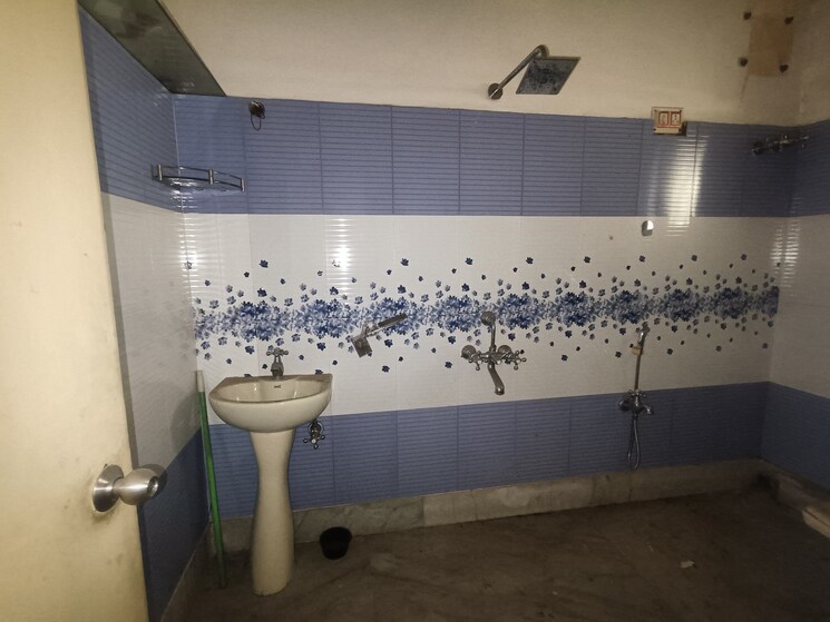 Attached Bathroom, kolkatta gpo 6+ Bedroom 3500 Sq.Ft. Apartment In Kolkatta Gpo Kolkata 9417468