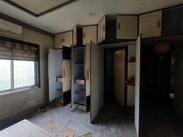 Room in 6+ BHK Apartment at Kolkatta Gpo – for Sale