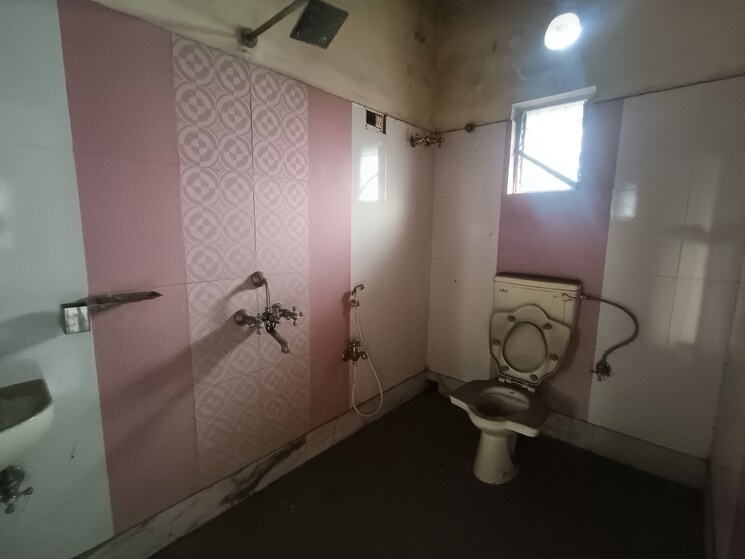 Bathroom, kolkatta gpo 6+ Bedroom 3500 Sq.Ft. Apartment In Kolkatta Gpo Kolkata 9417468