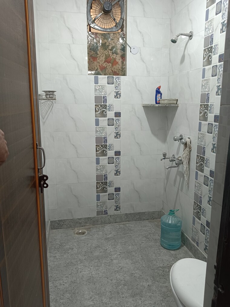 Bathroom, lajpat nagar 4 2 Bedroom 1009 Sq.Ft. Builder Floor In Lajpat Nagar 4 Delhi 9417570