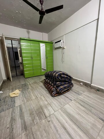 Room in 1 BHK Builder Floor at Goregaon West – for Rent