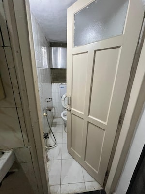 Attached Bathroom in 1 BHK Builder Floor at Goregaon West – for Rent