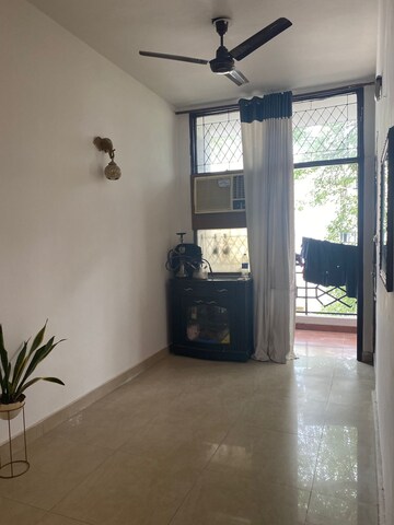 Room in 2 BHK Builder Floor at Greater Kailash – for Rent