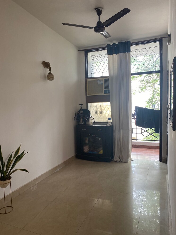 Room, greater kailash 1 Bedroom 900 Sq.Ft. Builder Floor In Greater Kailash Delhi 9417611