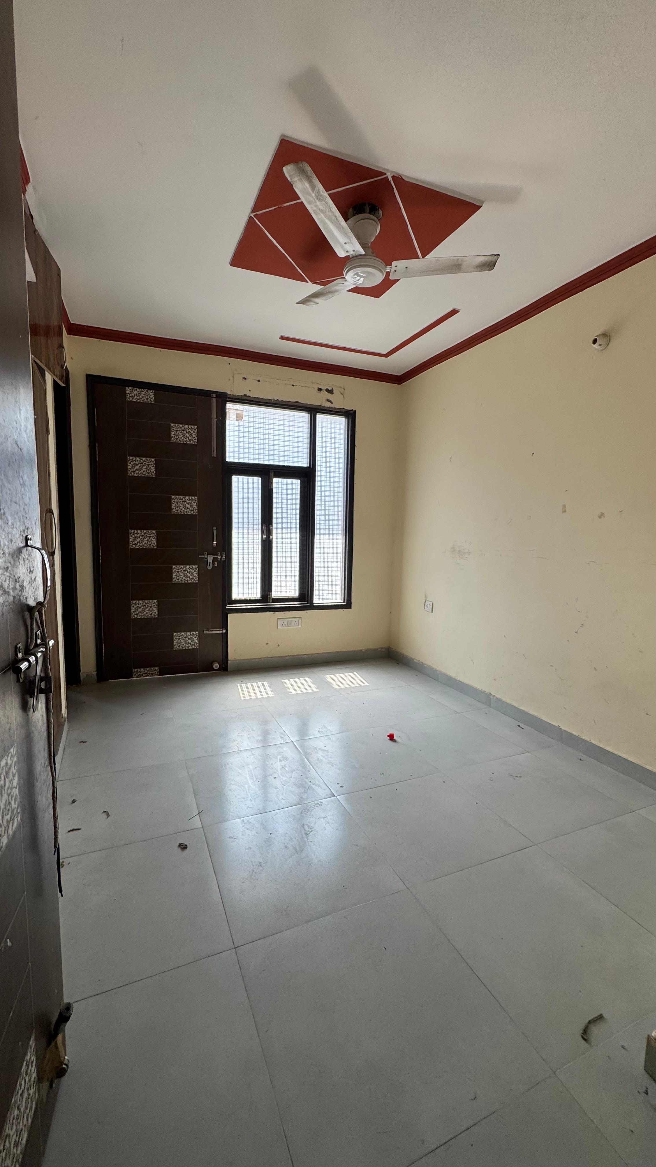 1 BHK + Servant Room 500 Sq.Ft. Builder Floor in Risland Sky Mansion