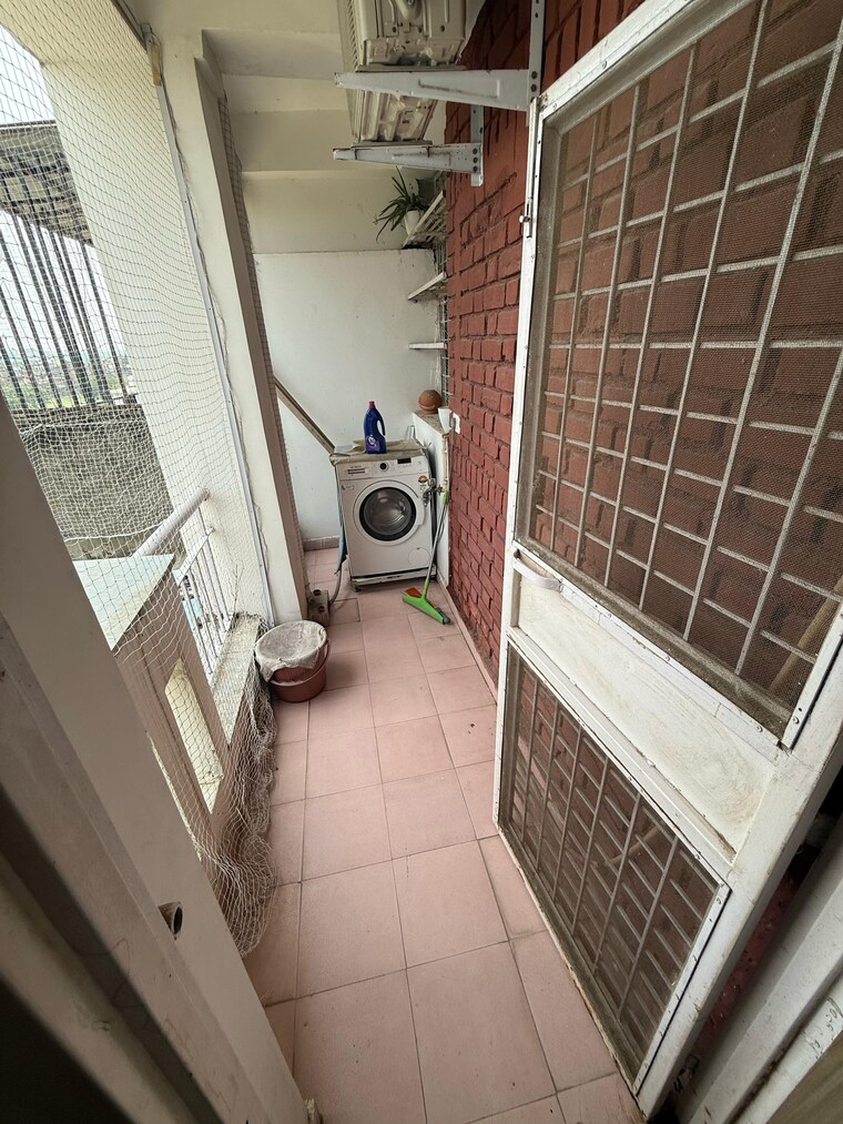 Balcony, dlf phase i 1 Bedroom 500 Sq.Ft. Builder Floor In Dlf Phase I Gurgaon 9417156