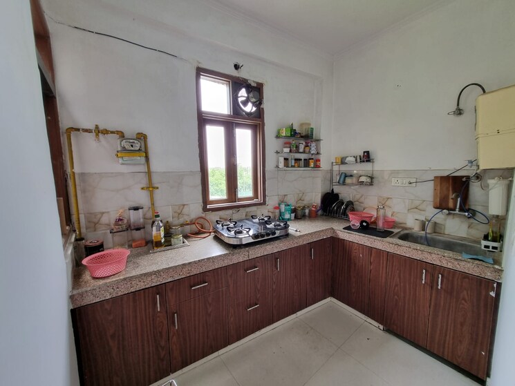 Kitchen, dlf phase i 3 Bedroom 1500 Sq.Ft. Builder Floor In Dlf Phase I Gurgaon 9417103