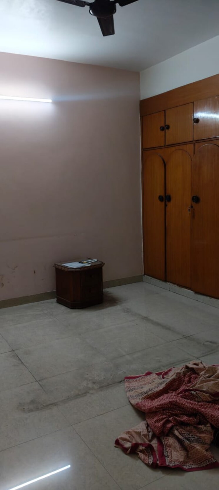 Room, mayur vihar phase 1 extension 3.5 Bedroom 1450 Sq.Ft. Apartment In Mayur Vihar Phase 1 Extension Delhi 9417764