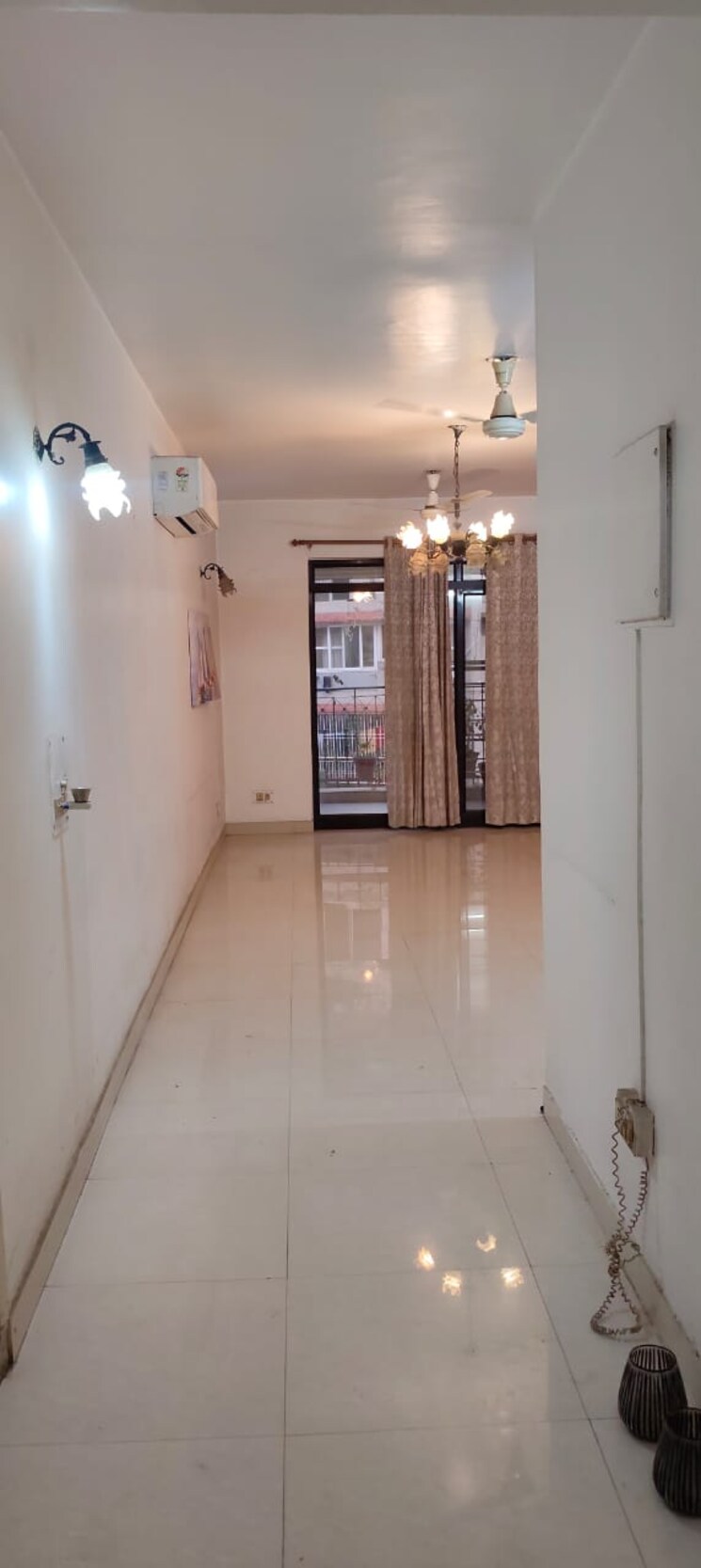 Other, mayur vihar phase 1 extension 3.5 Bedroom 1450 Sq.Ft. Apartment In Mayur Vihar Phase 1 Extension Delhi 9417764