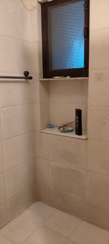 Bathroom in 3.5 BHK Apartment at Mayur Vihar Phase 1 Extension – for Rent