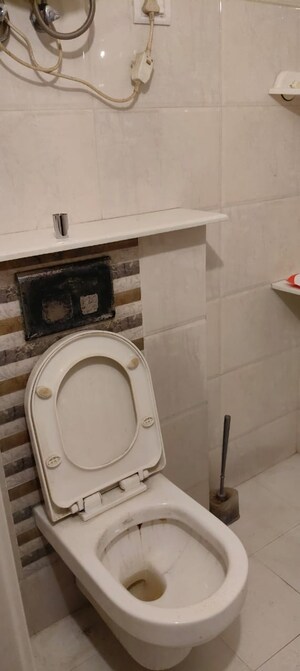 Bathroom in 3.5 BHK Apartment at Mayur Vihar Phase 1 Extension – for Rent