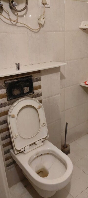 Bathroom in 3.5 BHK Apartment at Mayur Vihar Phase 1 Extension – for Rent