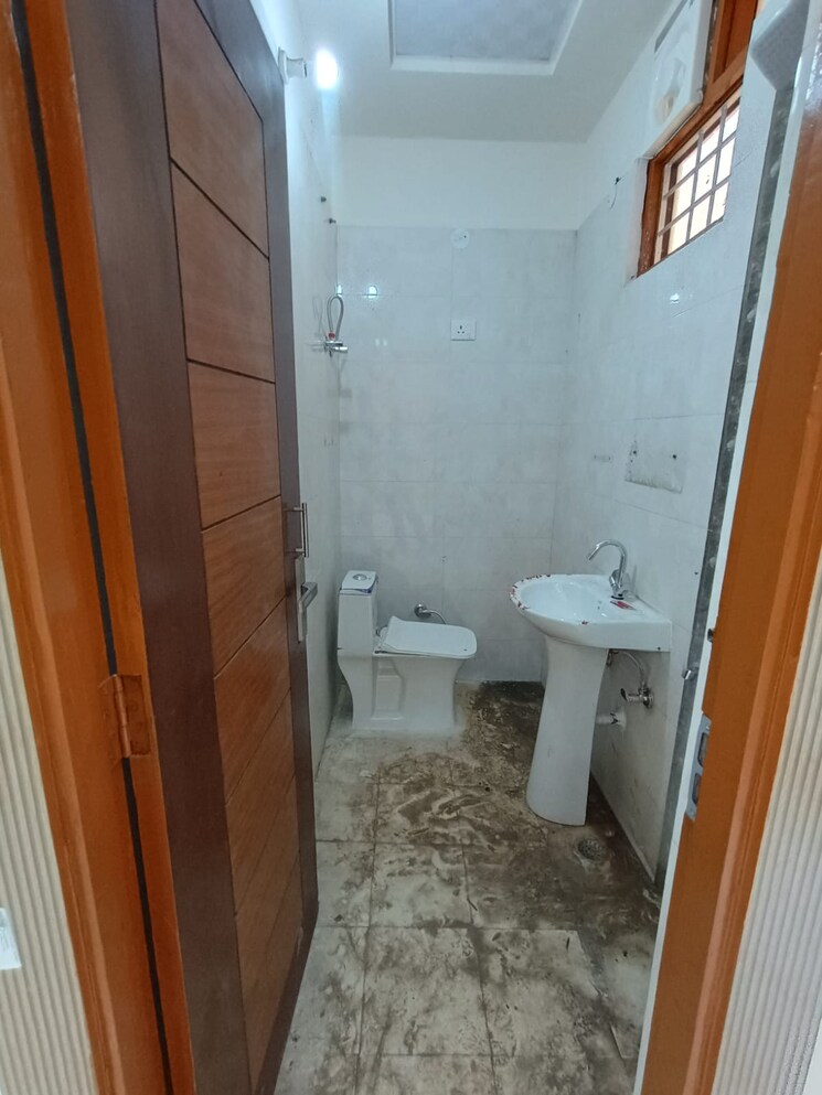Bathroom, sector 2a vasundhara 1 Bedroom 500 Sq.Ft. Builder Floor In Sector 2a Vasundhara Ghaziabad 9417774