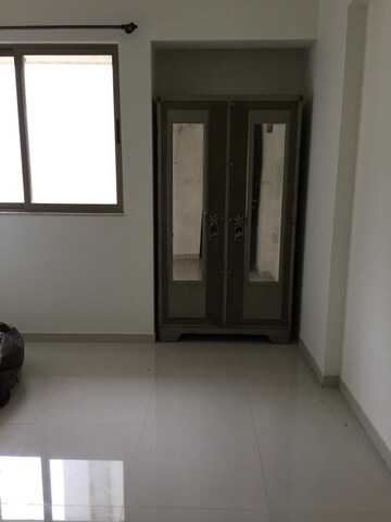 Room in 2 BHK Apartment at Lodha Splendora, Ghodbunder Road – for Rent