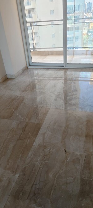 Room in 3.5 BHK Apartment at Ambience Tiverton, Sector 50 – for Rent