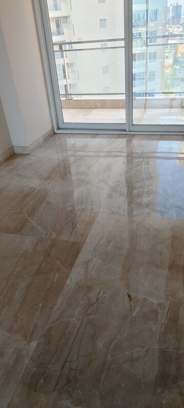 Room in 3.5 BHK Apartment at Ambience Tiverton, Sector 50 – for Rent