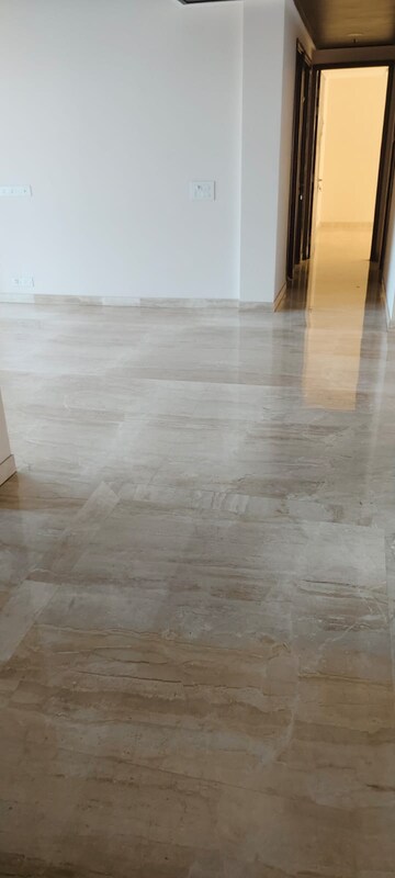 Room in 3.5 BHK Apartment at Ambience Tiverton, Sector 50 – for Rent