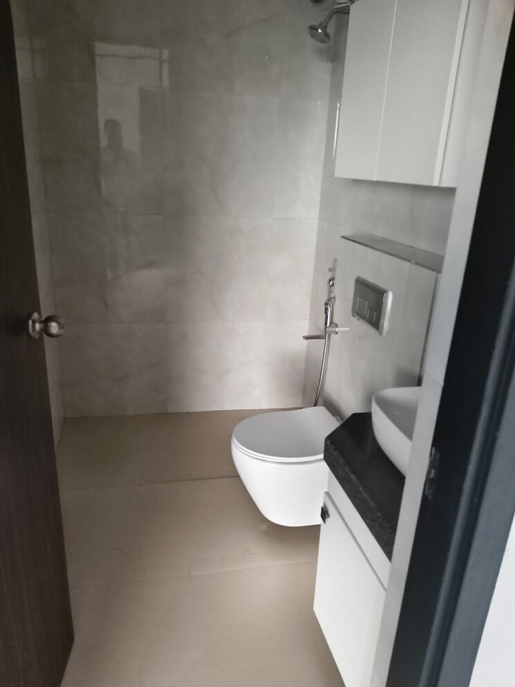 Bathroom, raymond-ten-x-habitat 2 Bedroom 635 Sq.Ft. Apartment In Pokhran Road No Two Thane 9417855