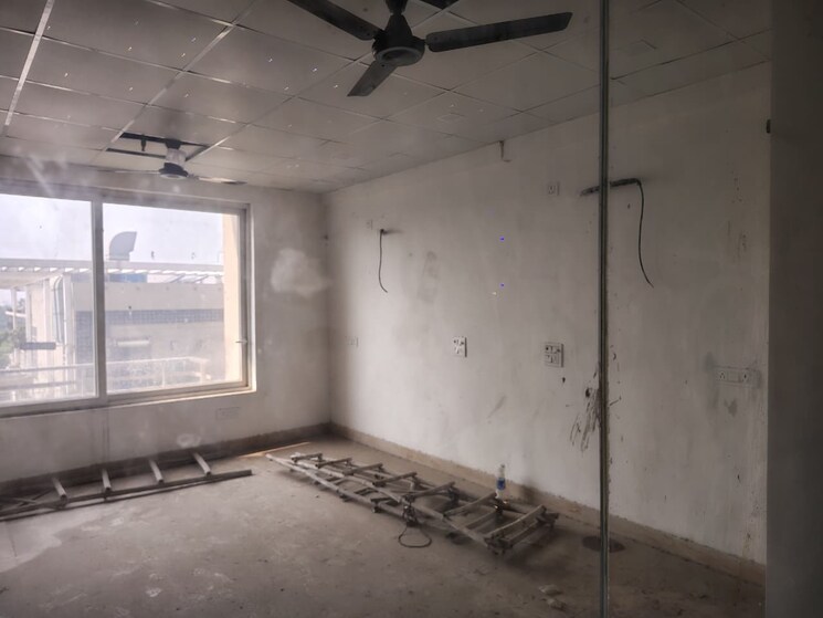 Room, puri-81-business-hub Commercial Office Space 500 Sq.Ft. In Sector 81 Faridabad 9417606