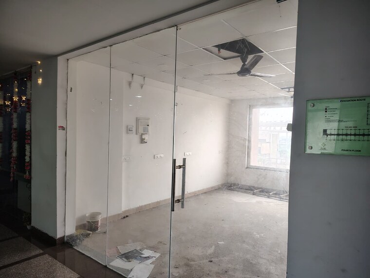 Room, puri-81-business-hub Commercial Office Space 500 Sq.Ft. In Sector 81 Faridabad 9417606