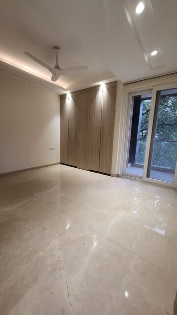 Room in 4 BHK Apartment at Greater Kailash ii – for Rent