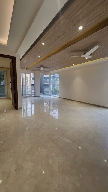 Room in 4 BHK Apartment at Greater Kailash ii – for Rent