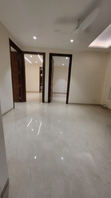 Room in 4 BHK Apartment at Greater Kailash ii – for Rent