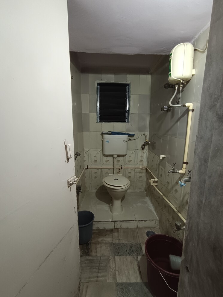 Bathroom, bindra-complex 1 RK 225 Sq.Ft. Apartment In Andheri East Mumbai 9417976