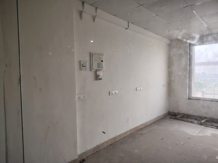 Room, puri-81-business-hub Commercial Office Space 325 Sq.Ft. In Sector 81 Faridabad 9417965