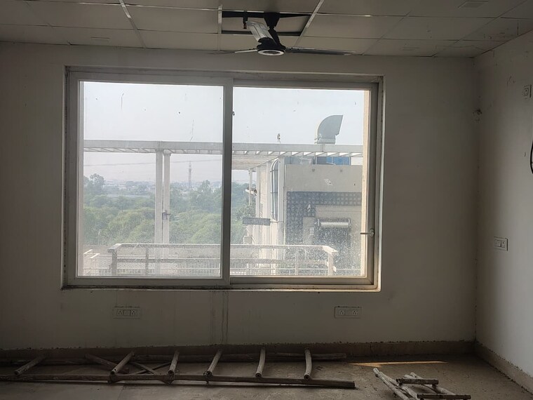 Room, puri-81-business-hub Commercial Office Space 325 Sq.Ft. In Sector 81 Faridabad 9417965