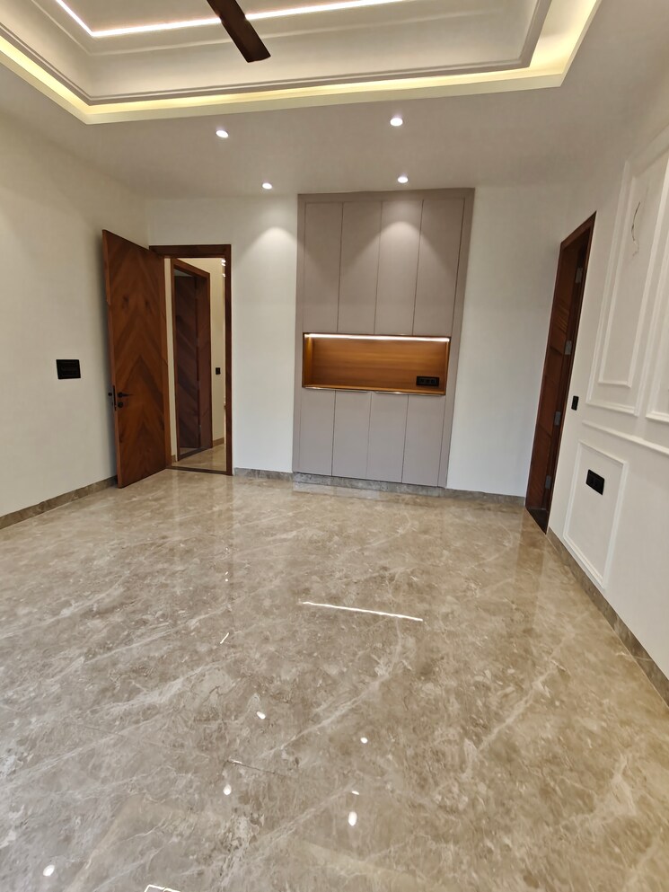 Room, gupta-awas 3 Bedroom 215 Sq.Yd. Builder Floor In Sector 43 Gurgaon 9418057