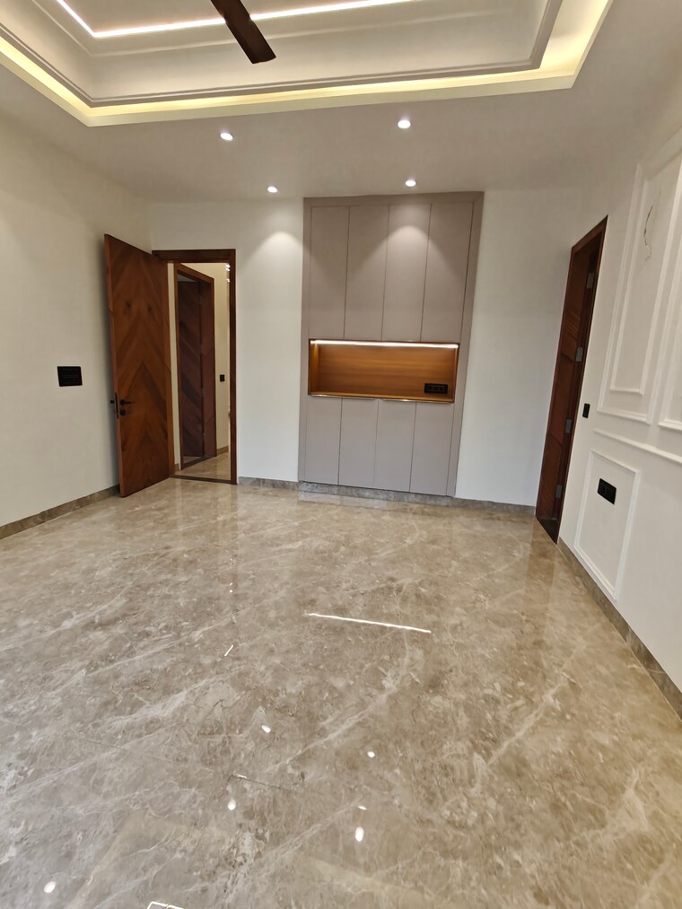 Room, gupta-awas 3 Bedroom 215 Sq.Yd. Builder Floor In Sector 43 Gurgaon 9418057