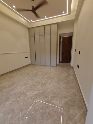 Room in 3 BHK Builder Floor at Uday Arden 45, Sector 45 – for Rent