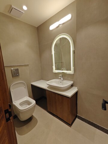 Bathroom in 3 BHK Builder Floor at Uday Arden 45, Sector 45 – for Rent
