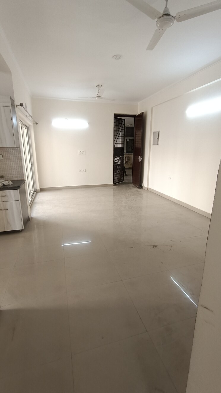 Room, prateek-wisteria 3 Bedroom 1500 Sq.Ft. Apartment In Sector 77 Noida 9418161