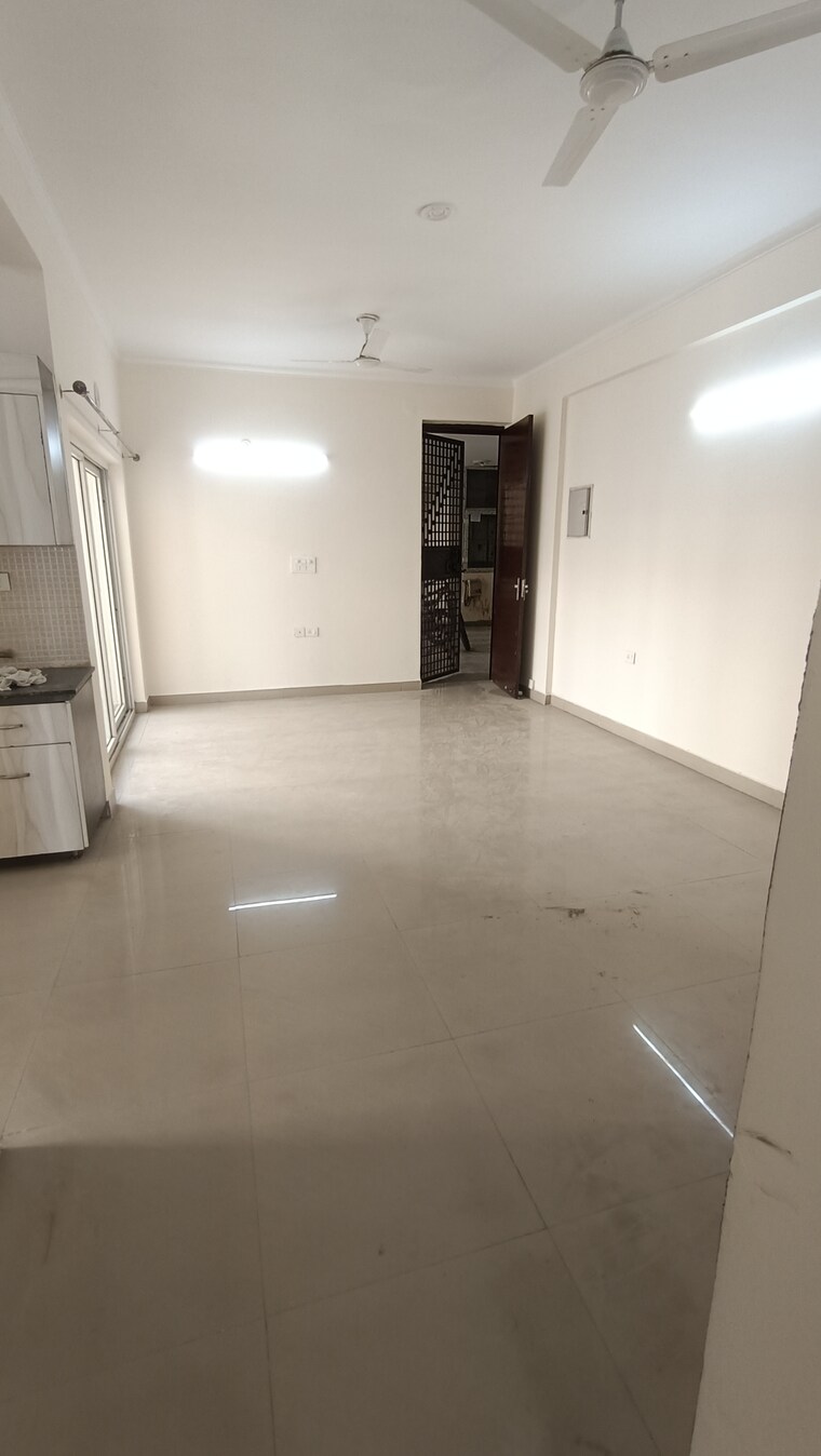 Room, prateek-wisteria 3 Bedroom 1500 Sq.Ft. Apartment In Sector 77 Noida 9418161