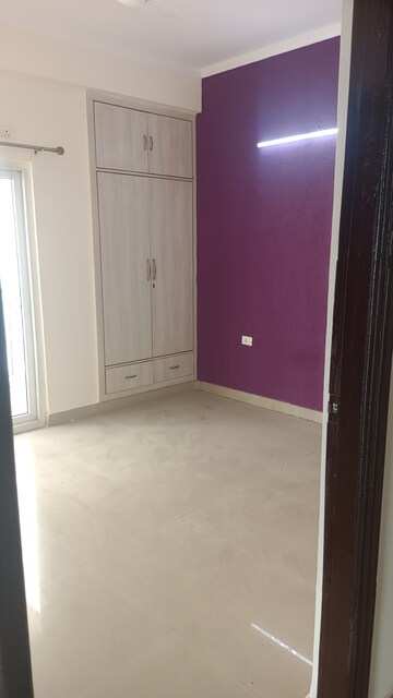 Room in 3 BHK Apartment at Prateek Wisteria, Sector 77 – for Rent