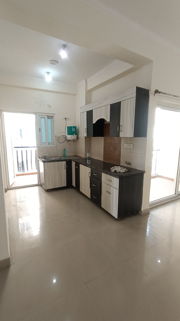 Kitchen, prateek-wisteria 3 Bedroom 1500 Sq.Ft. Apartment In Sector 77 Noida 9418161