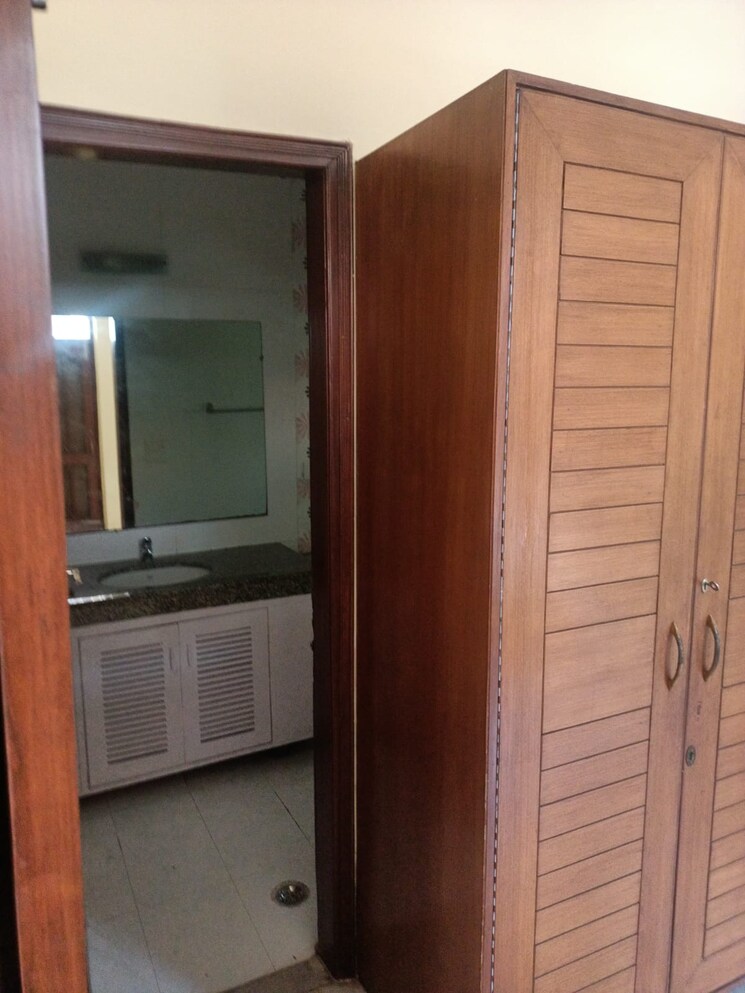 Bathroom, greater kailash i 3 Bedroom 1800 Sq.Ft. Apartment In Greater Kailash I Delhi 9418187
