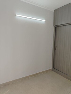 Room in 2 BHK Apartment at Signature Global Prime, Sector 63a – for Rent