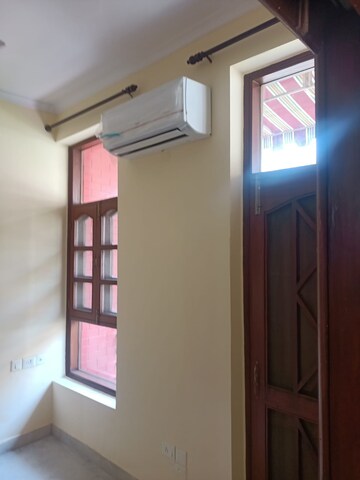 Room in 3 BHK Apartment at Greater Kailash I – for Rent