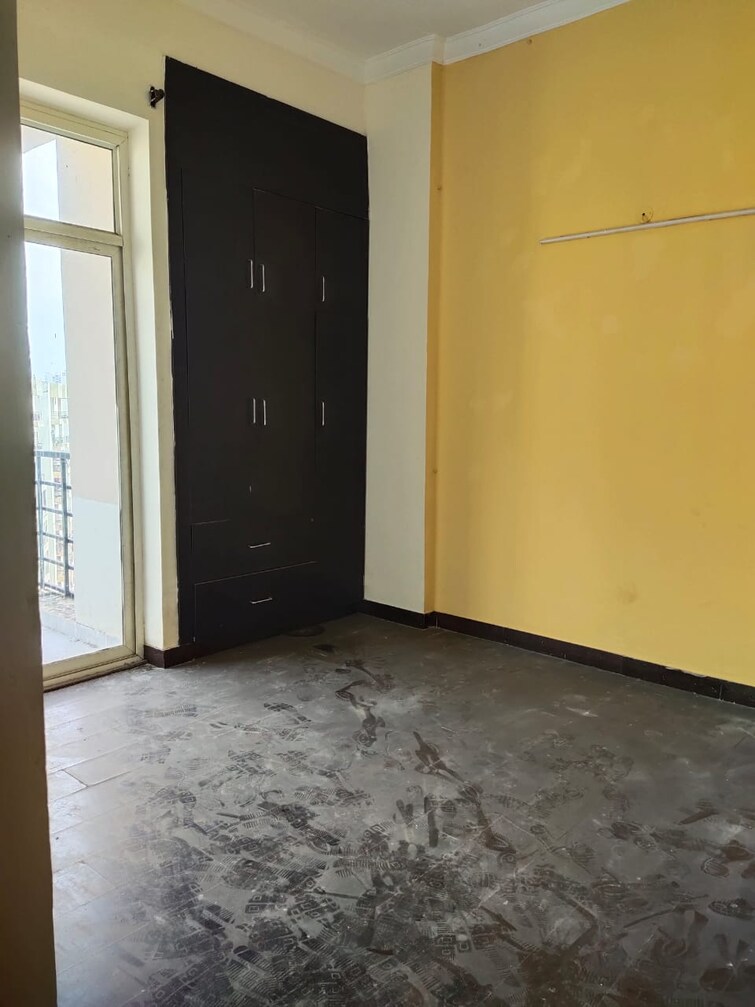 Cover Image, arun vihar 3 Bedroom 1662 Sq.Ft. Apartment In Arun Vihar Noida 9418423