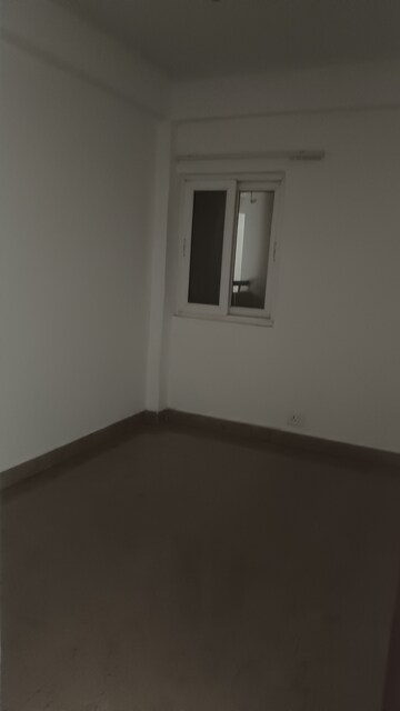 Room in 2.5 BHK Apartment at Saviour Park, Mohan Nagar – for Rent