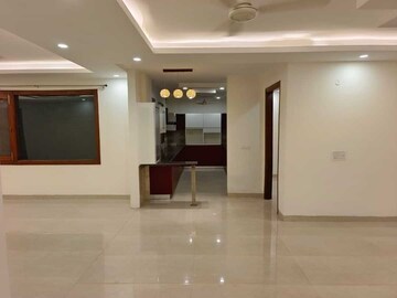 Living Room in 4 BHK Apartment at Dlf Phase ii – for Rent