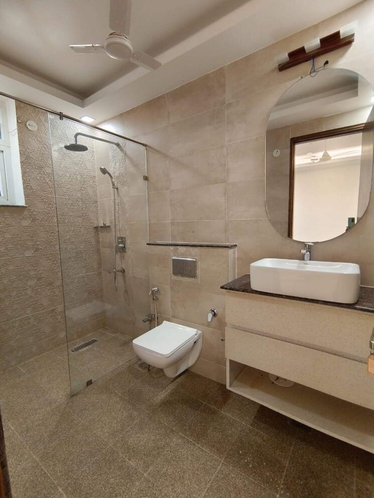 Bathroom, dlf phase ii 4 Bedroom 3900 Sq.Ft. Apartment In Dlf Phase ii Gurgaon 9418462