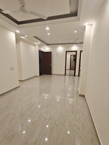 Room in 4 BHK Apartment at Dlf Phase ii – for Rent