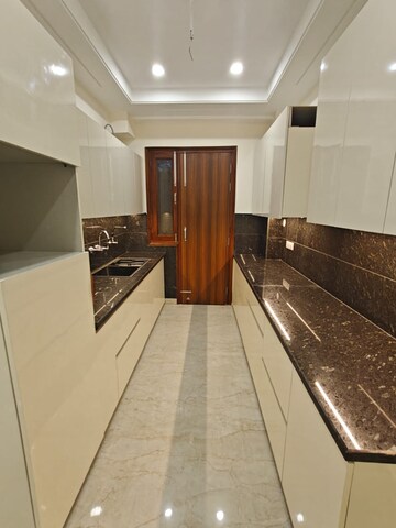 Kitchen in 4 BHK Apartment at Dlf Phase ii – for Rent