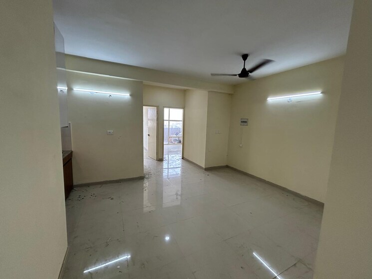 Room, pyramid-pride 2 Bedroom 678 Sq.Ft. Apartment In Sector 76 Gurgaon 9418478