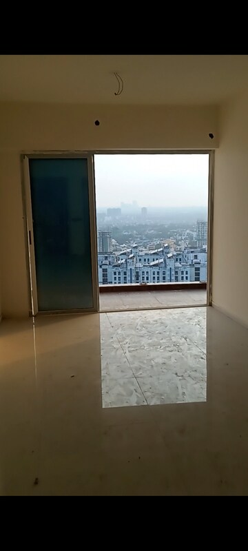 Room in 2 BHK Apartment at Gauri Excellency, Kandivali West – for Rent